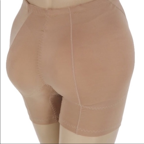 Provocative hip and butt - Picture 7 of 9